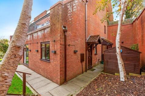 thumbnail_18 Flitcroft Lea, HP13 5LE-8.jpg