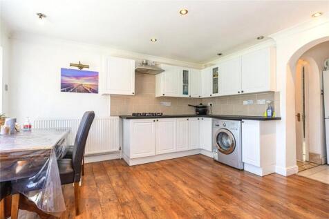 15 Church Rise, Chessington, Surrey, KT9 photo 4