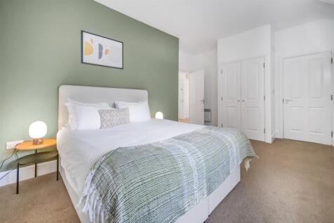 MASTER BEDROOM PHOTO.jpeg