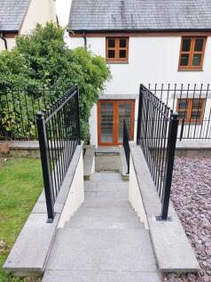 New garden railings 001