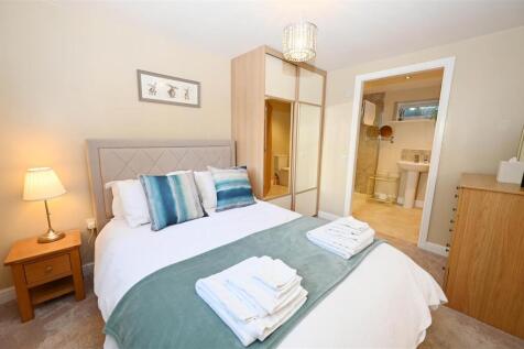 Double BEDROOM 5.