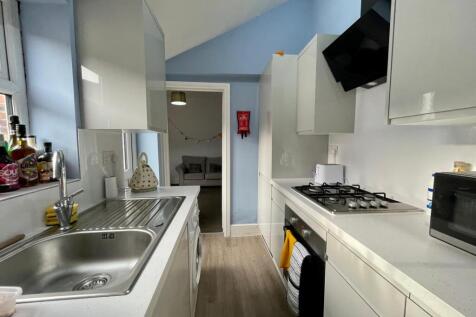 1 Bedroom Available//West End // 4 Bed Property // Sep 2026 photo 4