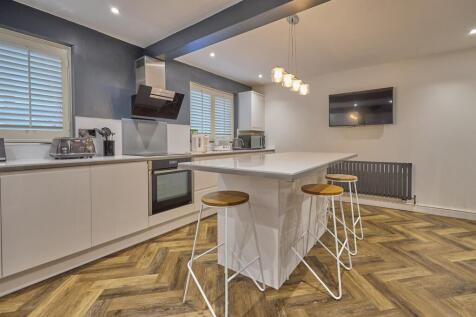 Refitted open plan dining kitchen to rear