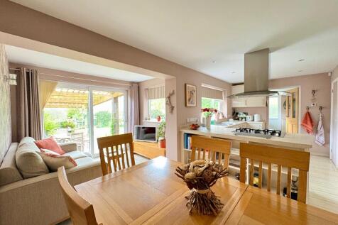 kitchen diner lounge