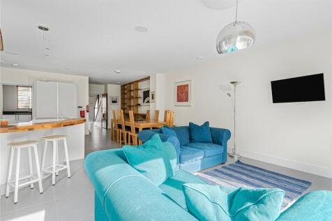 SHORT LET - Stunning three bedroom, 3.5 bathroom contemporary home photo 3