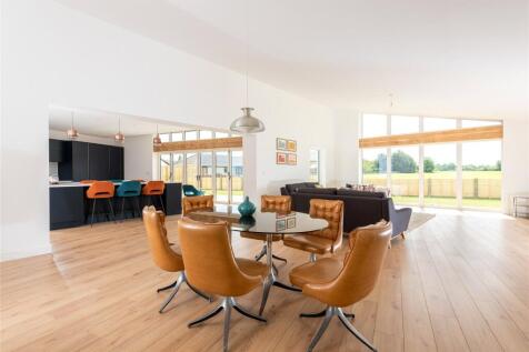 Sitting/Dining Room