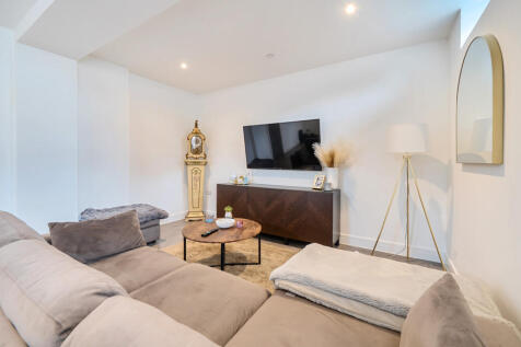 1332032-14-688b43...