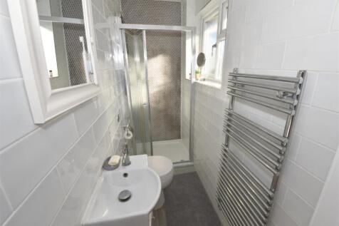 Ensuite shower room.jpg