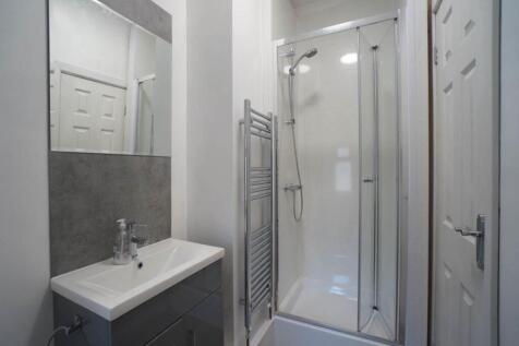 8, Treflan, Bangor photo 3