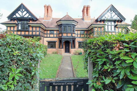 3-bed terraced on Martineau Cottage, Warbrook Lane, Eversley, Hampshire, £1,800/mo