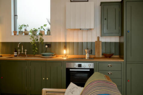 Godolphin Road, London, W12. 2 bedroom terraced house for sale