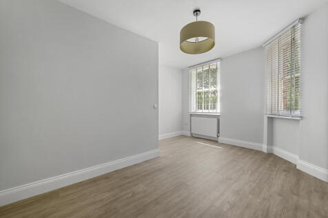 2 lounge angle 1  (1).JPG