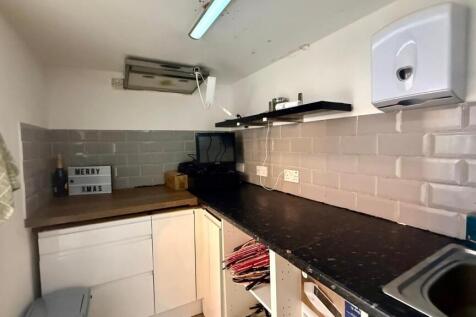 Commercial Property to rent Image 4