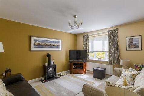 7_Driffield Avenue_18.jpg