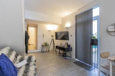 Howard Court 8-9.jpg