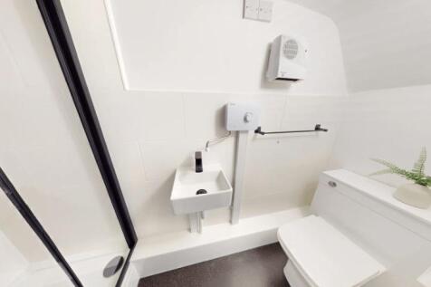 11 Radford Boulevard - 07 Shower room.jpg