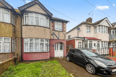 THREE BEDROOM SEMI-DETACHED HOUSE IN HOUNSLOW