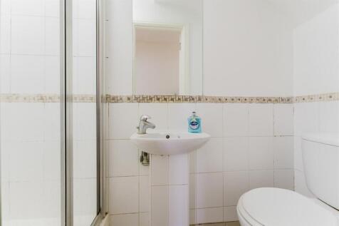 47b Greenford Ave shower.jpg