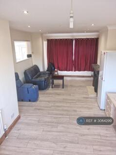 Deeds Grove, High Wycombe, HP12 photo 3