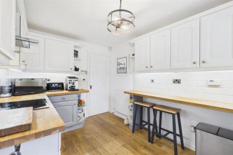 FITTED KITCHEN 4.jpg