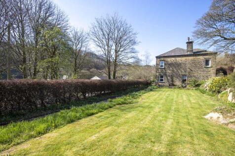 Lawn &amp; Side Exterior