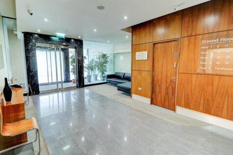 Concierge Communal Entrance