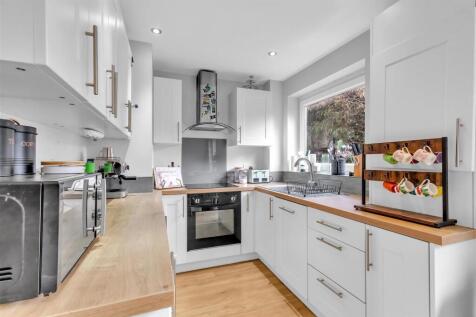 Kitchen a.jpg