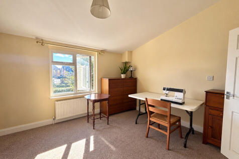 Meadow Way, Stevenage photo 3