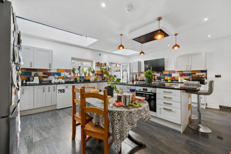 RCCS- 70 park lane- kitchen 6 (1)