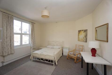 5. FRont Bed EVRD29.jpg