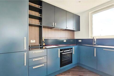 Eden Grove, Staines-upon-Thames, Surrey, TW18 photo 2