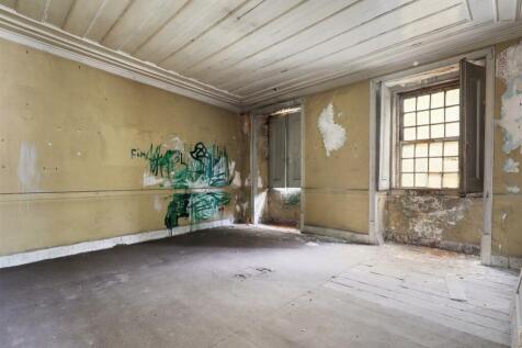 Charming Building, Estrela