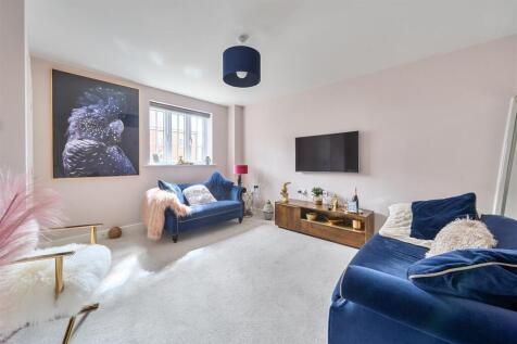 105 Redcar Road, Towcester (10).jpg