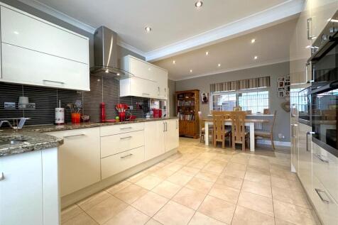 Contemporary Dining Kitchen 843