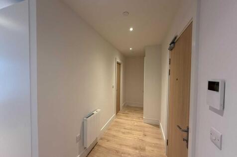 Flat 68, Coombe Hill House, Beverley Way, London, SW20 0AR, United Kingdom photo 4