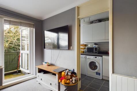 CAM03151G0-PR0015-STILL013