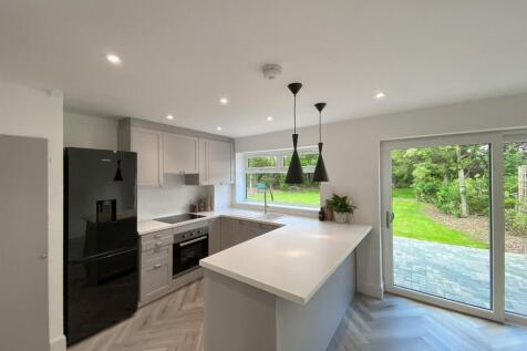 Kitchen 3.JPG