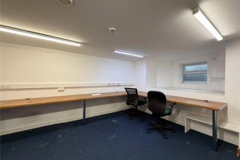 4 bed, 5 bath Plot in Manchester - Photo 17
