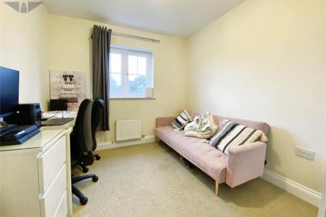 Bedroom/ Office