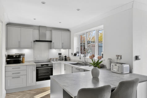 Modern Fitted Kitchen