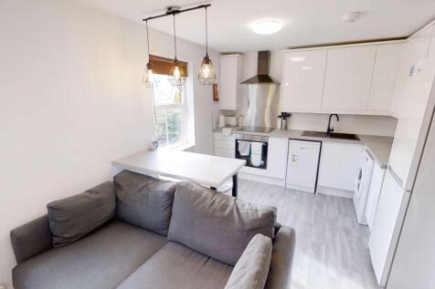 4-bed flat on Wright Way, Stapleton, BS16, £3,500/mo