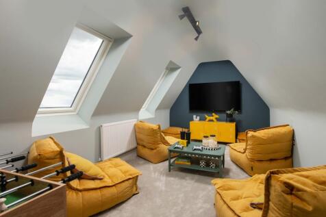 Moreton top floor den