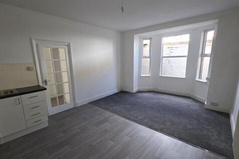 LOUNGE / KITCHEN
