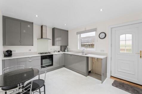 2 bed, 1 bath Bungalow in Leeds - Photo 4