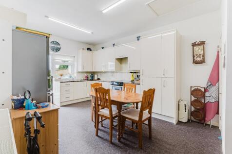 18 Shakespeare Road, Kettering (10 of 23).jpg