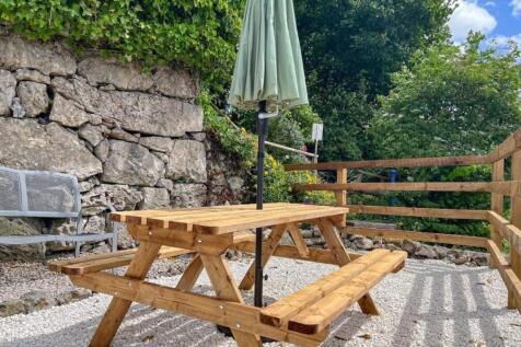 Garden - dining table.jpg