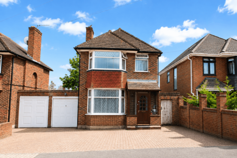3 bed detached house to rent Beverley Drive, Edgw