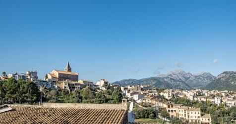 TOWNHOUSE IN CAMPANET WITH UNIQUE VIEWS