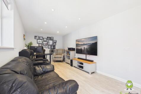 EweMove Estate Agents Basingstoke - White Clover D