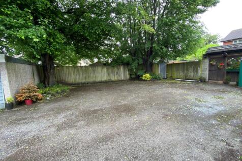 29 Meadowcroft - car park.jpg